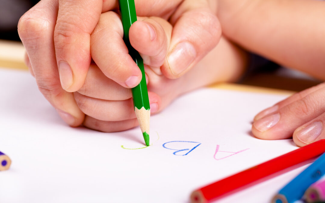 Jak podpořit dítě ve správném úchopu tužky